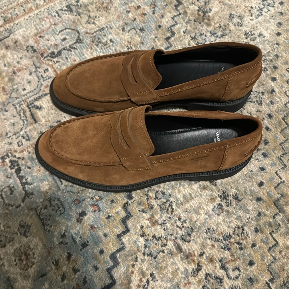 Vagabond Brown Loafers Classic Slip-On Design